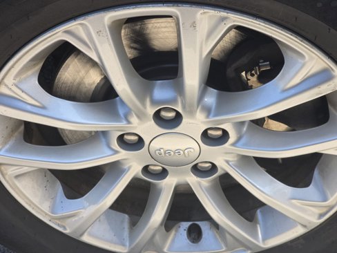 Used 2020 Jeep Cherokee Latitude w/ Cold Weather Group image 4