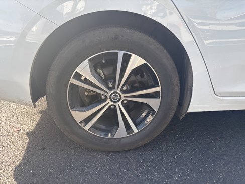 Used 2023 Nissan Sentra SV image 3