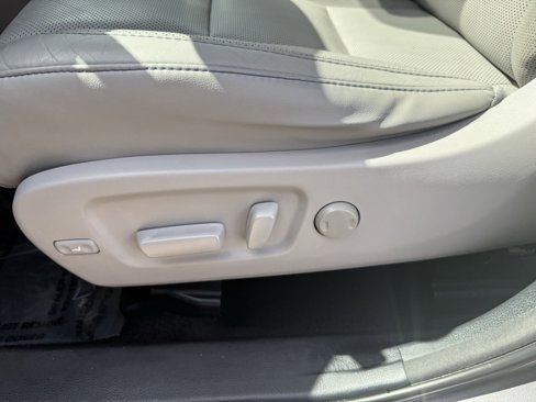Used 2016 Toyota Highlander Limited image 26