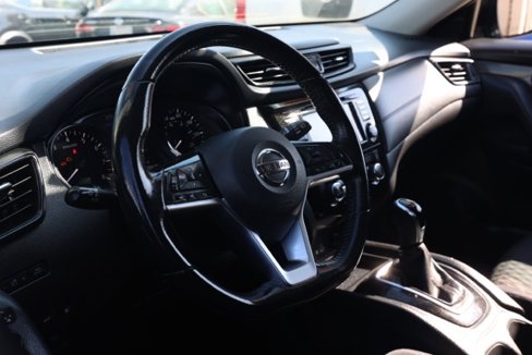 Used 2018 Nissan Rogue SV image 14