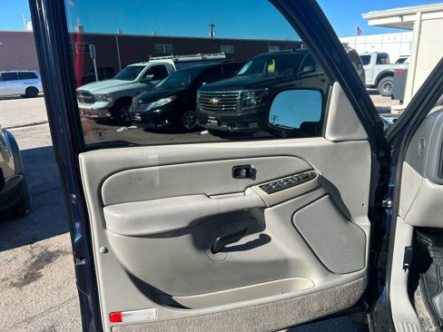 Used 2005 Chevrolet Avalanche LS w/ Onstar Plus Package image 9