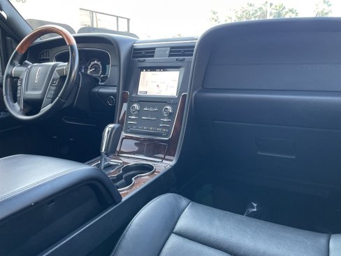 Used 2016 Lincoln Navigator L Select image 15