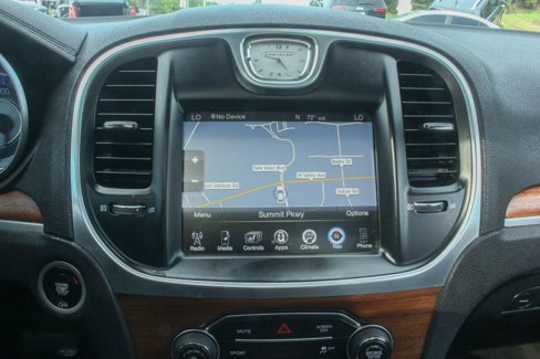 Used 2017 Chrysler 300 C Platinum image 16