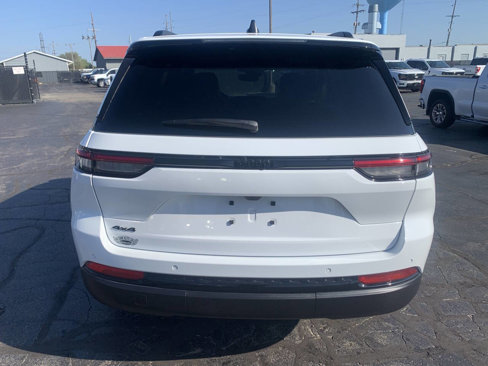 Used 2024 Jeep Grand Cherokee Altitude image 9