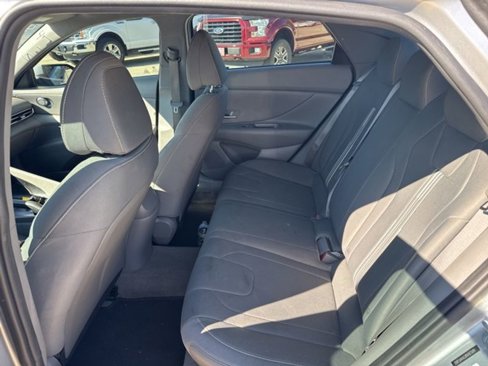 Used 2022 Hyundai Elantra SEL image 9