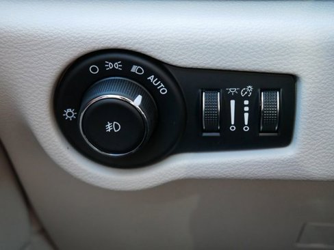 Used 2017 Chrysler Pacifica Touring-L image 26