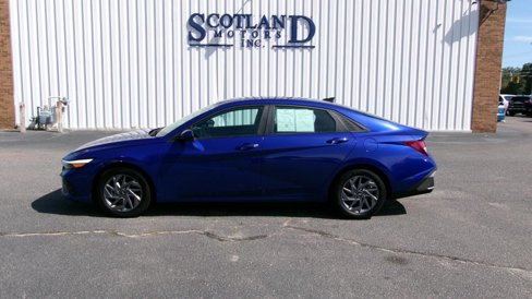 Used 2024 Hyundai Elantra SEL image 1
