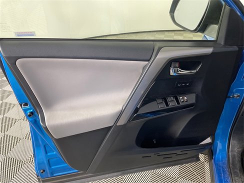 Used 2016 Toyota RAV4 Limited image 12