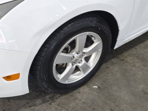 Used 2016 Chevrolet Cruze LT image 10