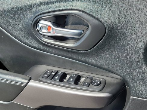 Used 2020 Jeep Cherokee Latitude image 15