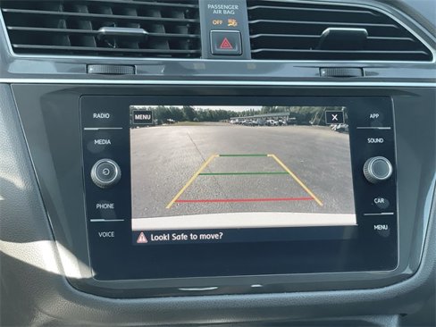Used 2018 Volkswagen Tiguan SE w/ Panoramic Sunroof Package image 14