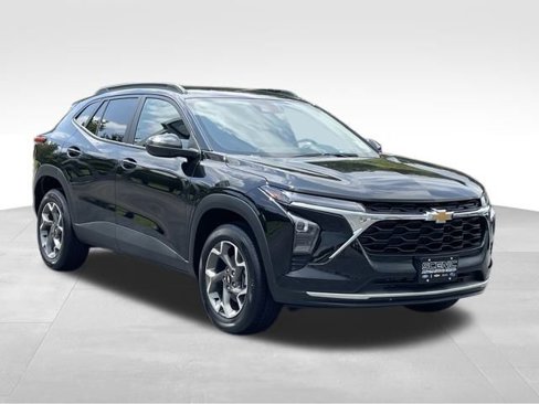 New 2025 Chevrolet Trax LT w/ Driver Confidence Package image 1