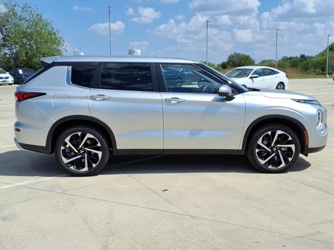 Used 2022 Mitsubishi Outlander SE image 10