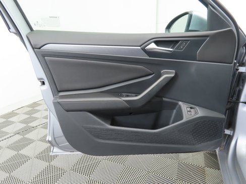 Certified 2024 Volkswagen Jetta SE image 25