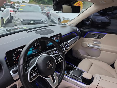 Used 2021 Mercedes-Benz GLB 250 4MATIC w/ Premium Package image 24