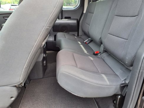 Used 2015 Nissan Titan SV w/ SV Value Truck Package image 8