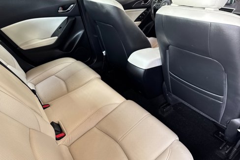 Used 2018 MAZDA MAZDA3 Grand Touring w/ Premium Equipment Package image 30