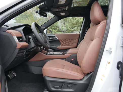 New 2025 Mitsubishi Outlander SEL image 12