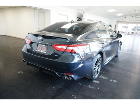 Used 2019 Toyota Camry SE w/ Carpet Mat Package image 7