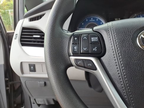 Certified 2019 Toyota Sienna LE image 21