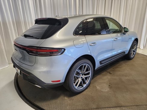 Certified 2025 Porsche Macan image 27