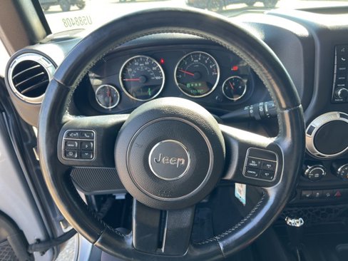 Used 2015 Jeep Wrangler Unlimited Sahara w/ Connectivity Group image 13