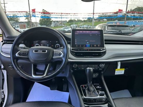 Certified 2022 Jeep Compass Limited w/ Elite Group image 11