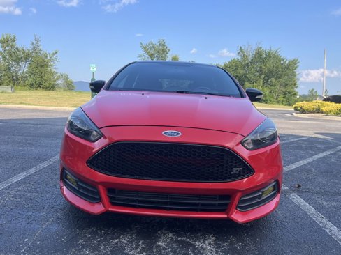 Used 2016 Ford Focus ST w/ Equipment Group 401A image 2