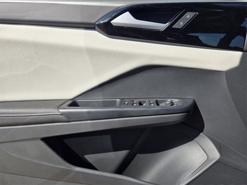 New 2025 Volkswagen Taos S image 18