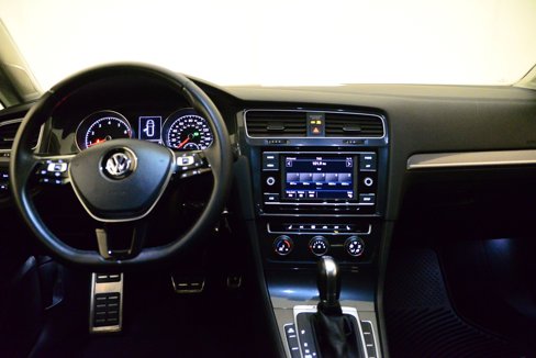 Used 2019 Volkswagen Golf Alltrack S image 3
