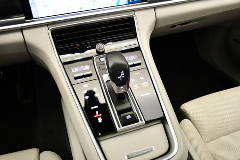 Certified 2018 Porsche Panamera 4S image 32