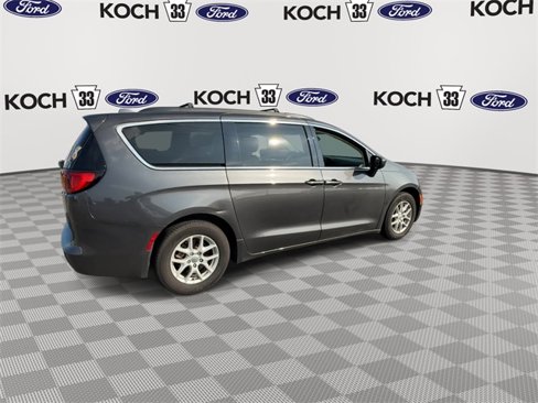 Used 2020 Chrysler Voyager Lxi image 8