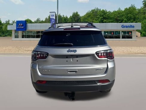 Used 2022 Jeep Compass Latitude w/ Sun and Sound Group image 9