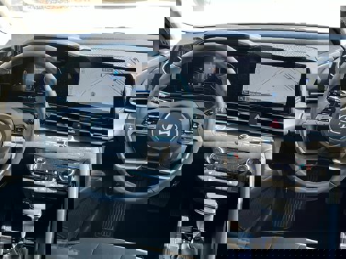 Certified 2025 Hyundai Elantra SEL image 19