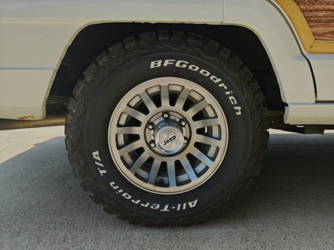 Used 1989 Jeep Grand Wagoneer image 9