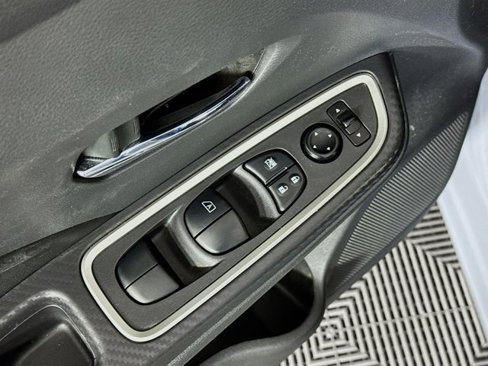 Certified 2023 Nissan Versa SR image 19