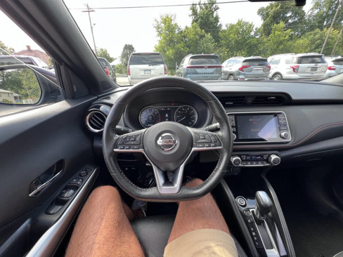 Used 2019 Nissan Kicks SR image 18