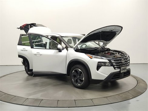 Used 2024 Nissan Rogue SV image 9