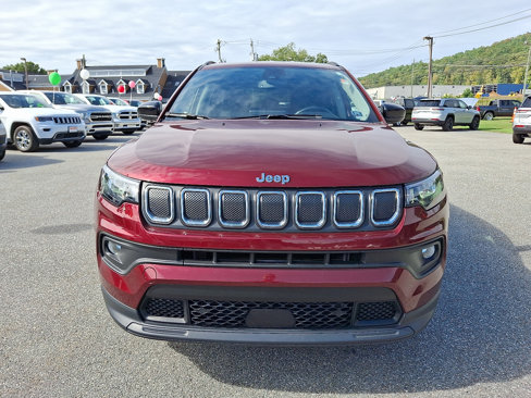 Used 2022 Jeep Compass Latitude image 3