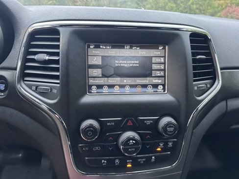 Used 2018 Jeep Grand Cherokee Laredo image 14