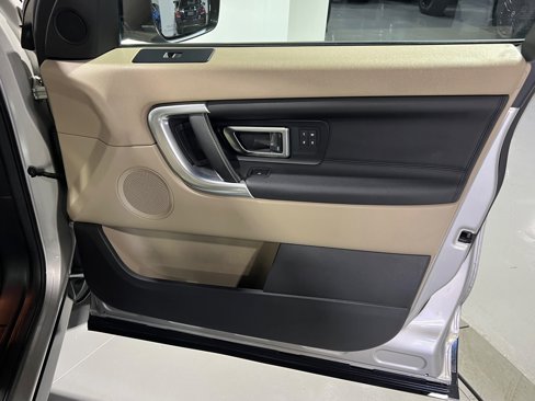 Used 2017 Land Rover Discovery Sport HSE image 35