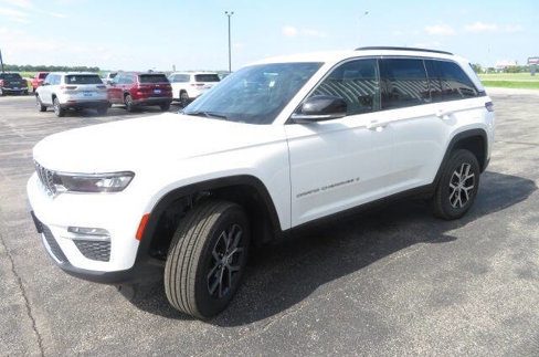 New 2025 Jeep Grand Cherokee Limited image 6