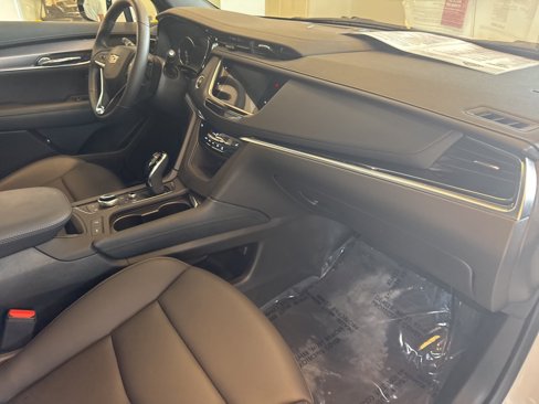 Used 2025 Cadillac XT6 Luxury image 28