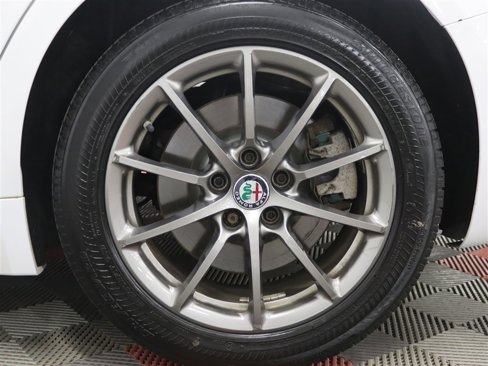 Used 2017 Alfa Romeo Giulia AWD image 22
