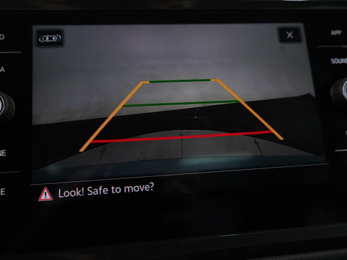 Used 2021 Volkswagen Tiguan SE w/ Panoramic Sunroof Package image 27