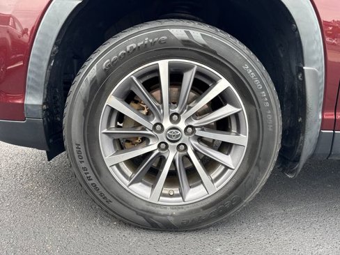 Used 2019 Toyota Highlander XLE image 30