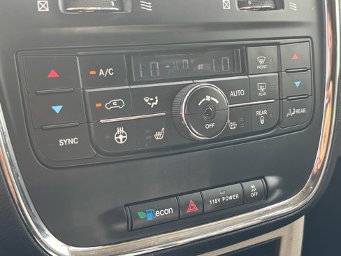 Used 2015 Chrysler Town & Country Touring w/ Driver Convenience Group image 19