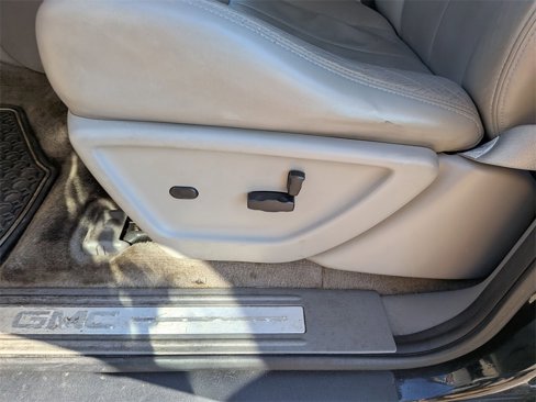 Used 2009 GMC Envoy SLT image 13