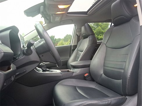 Used 2020 Toyota RAV4 Limited image 13