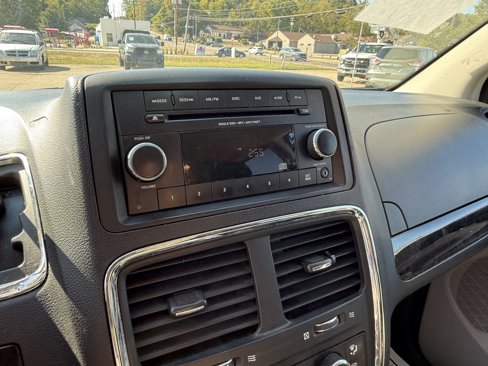 Used 2014 Dodge Grand Caravan SXT w/ Rear Park Assist Package image 21